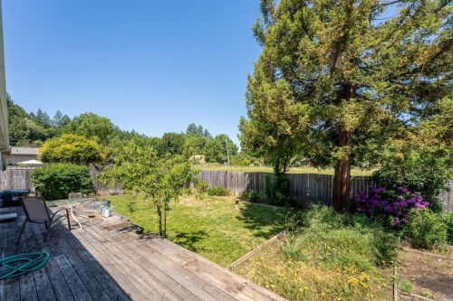 660 Hawthorne Ln, Willits CA  95490-3321 exterior