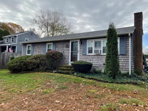 104 Sachem Rd, South Kingstown, RI 02882-2324