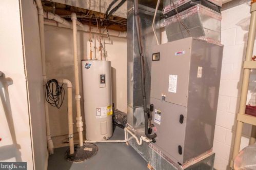 160 Manor Dr, Edinburg VA  22824-3579 exterior