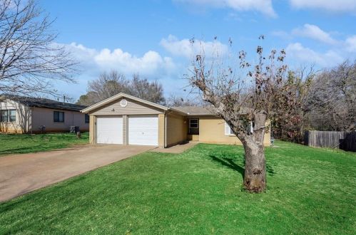 202 Arnett Dr, Euless, TX 76040-4650