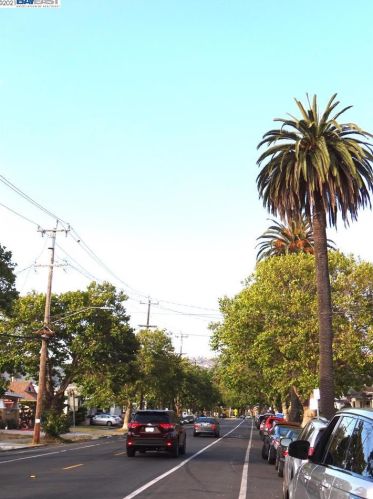 1434 Havenscourt Blvd, Oakland CA  94621-3628 exterior