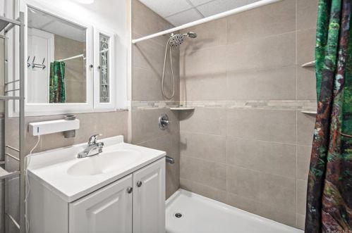 1028 Huntington Ave, Bronx, NY 10465-1944