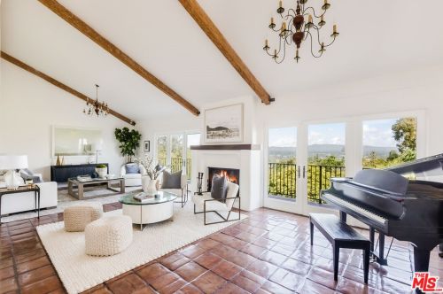 11630 Amanda Dr, North Hollywood, CA 91604-4145