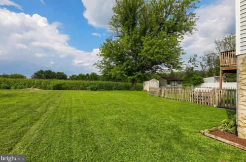 9 Pickford Dr, Lancaster, PA 17603-9314