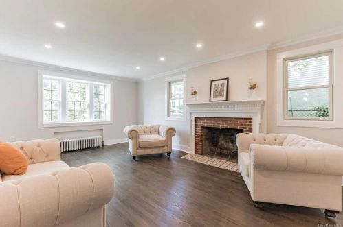 20 Disbrow Ln, New Rochelle NY  10804-3209 exterior