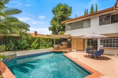 25669 Bellerive Dr, Santa Clarita, CA 91355-2539