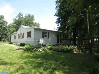 32 Bedford Ave, Gardenville, PA