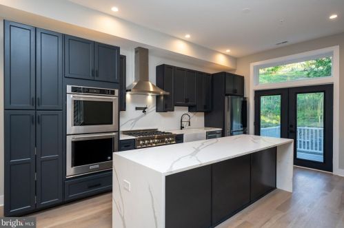 228 Fountain St, Philadelphia, PA 19128-4508