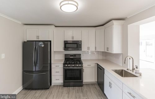 520 Lindsay St, Ridley Park, PA 19078-3608