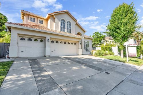 2525 Marshalynn Way, Elk Grove, CA 95758-7643