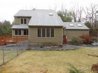 16 Seasons Ln, Londonderry, NH 03053-2961