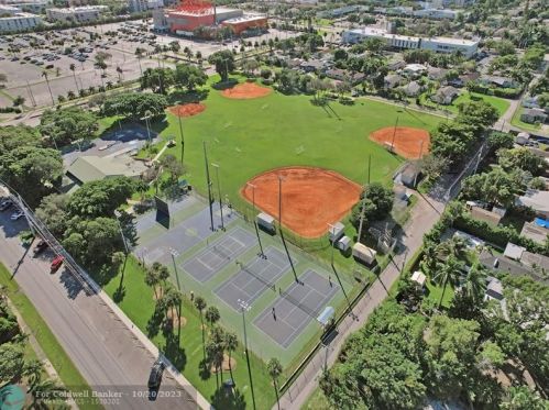 212 2nd Ct, Dania Beach FL  33004-4813 exterior