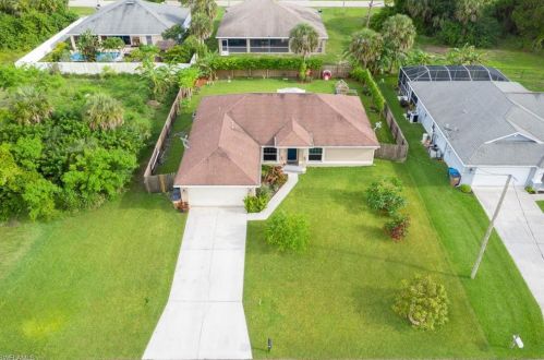 1602 36th Ter, Cape Coral, FL 33914-5564