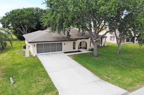 236 Mark Twain Ln, Placida, FL 33947-2145