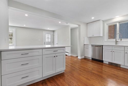 31 Jersey St, Dedham MA  02026-4942 exterior