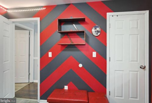 123 Maple Ave, West Deptford NJ  08093-1136 exterior