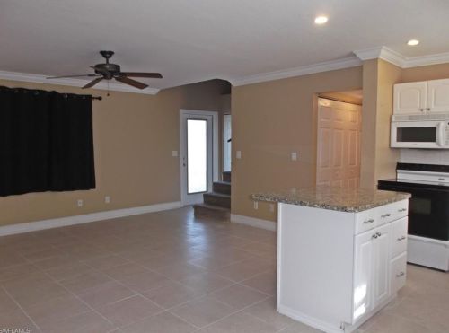 3907 6th St, Lehigh Acres, FL 33976-2215