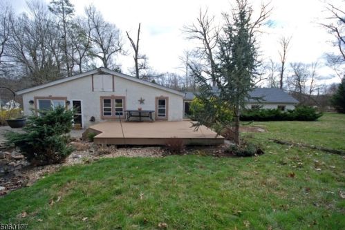 35 Old Smalleytown Rd, Warren NJ  07059-5438 exterior