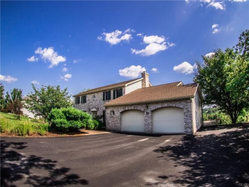 4460 Bachman Dr, Schnecksville, PA 18078-2246