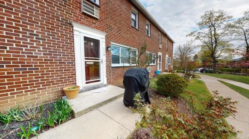 110 Charter Cir, Crotonville, NY 10562-6005