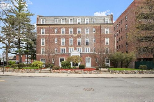 208 Centre Ave, New Rochelle NY  10805-2633 exterior