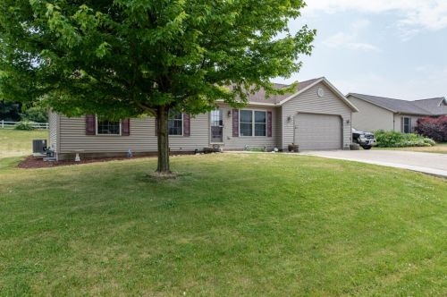 341 Homestead Dr, Twin Lakes, WI 53181-9810
