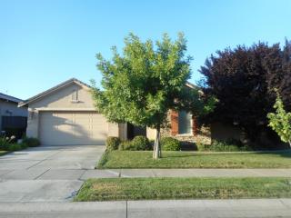 2739 Macon Dr, Sacramento, CA 95835-2167