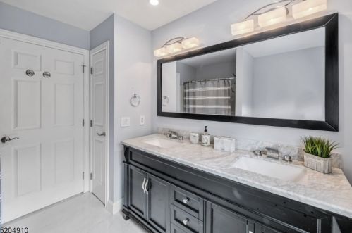 19 Marisa Ct, West Milford NJ  07480-3000 exterior