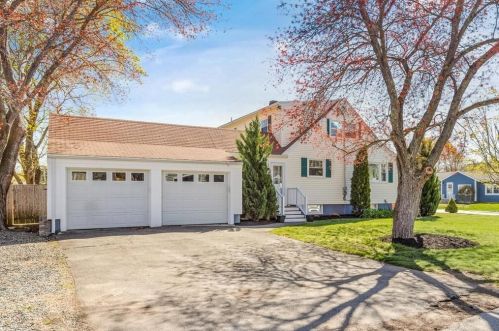 4 Crescent Rd, Hamilton, MA 01982-1408