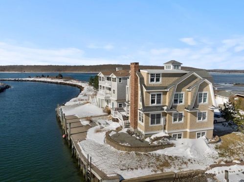 112 Atlantic Ave, Groton CT 06340-8803 exterior