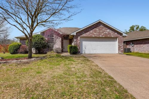 3701 Calvert Ln, Denton, TX 76208-7519
