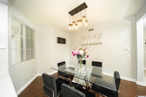 721 Cinnabar Pl, Simi Valley CA 93065-7200 exterior