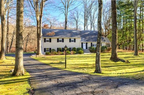 46 Brookdale Dr, Stamford, CT 06903-4121