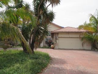 9716 28th Ter, Miami, FL 33172-1340