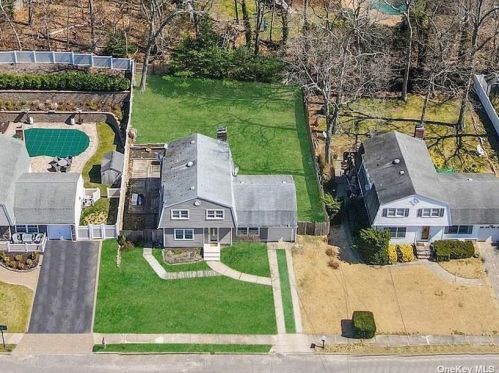 42 Brandy Ln, Lake Grove, NY 11755-2329