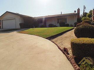 2901 Christmas Tree Ln, Bakersfield, CA 93306-1412