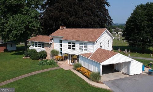 252 Redwood St, Hummelstown PA  17036-2619 exterior