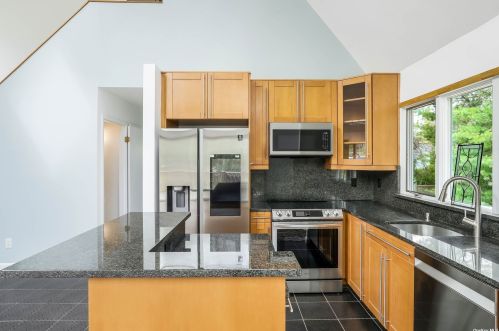 51 Sycamore Rd, San Remo NY  11754-2341 exterior