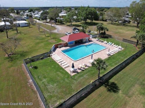 817 Oriole Cir, Sebastian FL  32976-7520 exterior