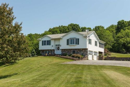 61 Macks Ln, Highland, NY 12528-2145