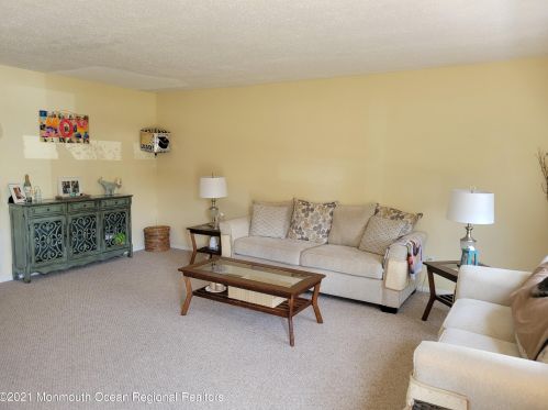 682 Denise Ct, Bricktown, NJ 08724-7182