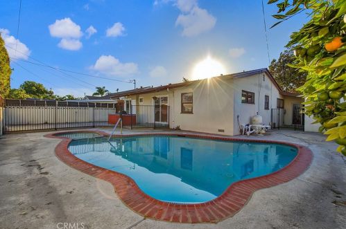 5842 Woodruff Ave, Lakewood CA  90713-1528 exterior