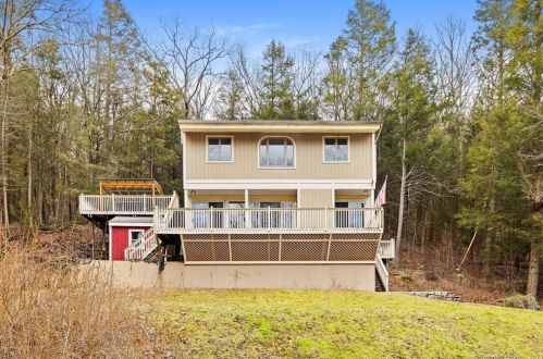 122 Carpenter Rd, New Hartford CT  06057-3003 exterior