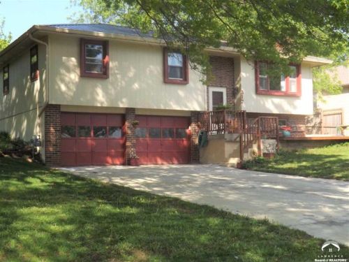 317 Delaware Dr, Ozawkie, KS 66070-9562