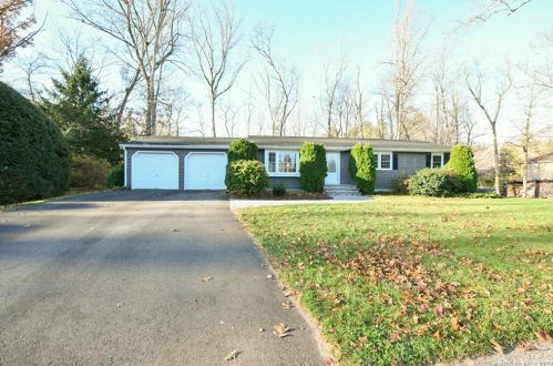 21 Briarwood Cir, Cheshire, CT 06410-2628