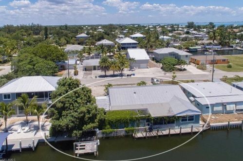 2381 Oleander St, Saint James City FL  33956-2074 exterior