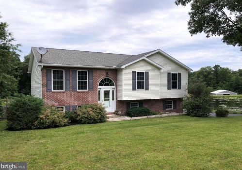 10098 Cardinal Dr, Orrstown, PA 17244-9600