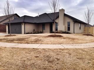 1401 Ridgeway Dr, Oklahoma City OK  73160-2625 exterior