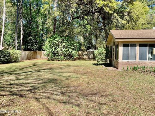 927 Magnolia Bluff Cir, Beaufort SC  29902-6921 exterior