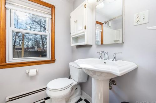 7 Fairfield Dr, Windsor Locks CT exterior